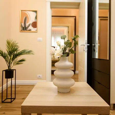 Mohost Centrum - Urban Retreat In Center Apartment *