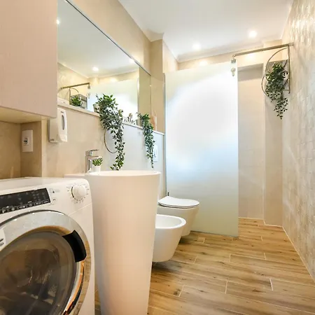 Mohost Centrum - Urban Retreat In Center Apartment Brasov