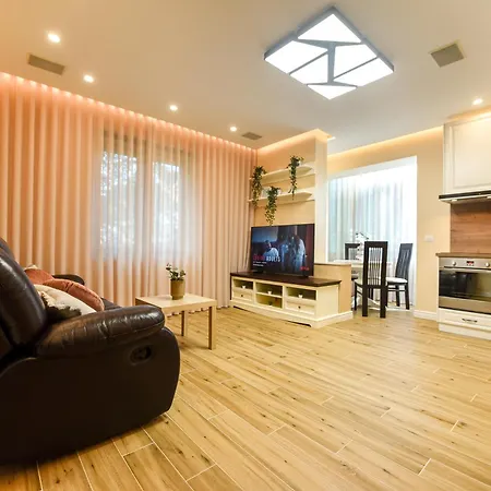 Apartman Mohost Centrum - Urban Retreat In Center