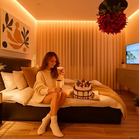 Mohost Centrum - Urban Retreat In Center Apartment Brasov
